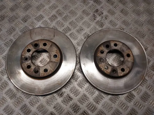 Gebrauchte Bremscheiben Vorne + Beläge + Rechter Bremssattel image 5