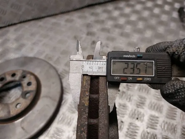 Gebrauchte Bremscheiben Vorne + Beläge + Rechter Bremssattel image 9