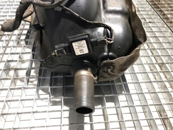OEM 0444050032 SCR-säiliö VW Crafter 2.5 163hv image 5