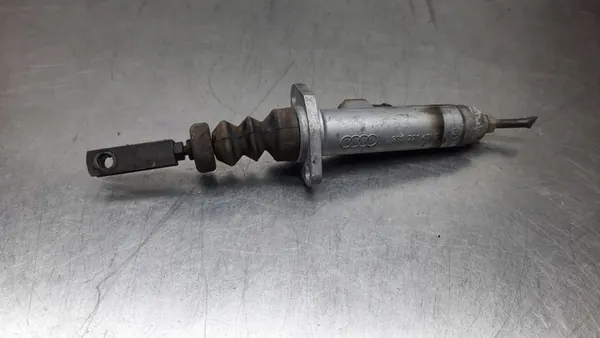 Kytkinpumppu Audi 80 B3 1.6B 893721401B image 3