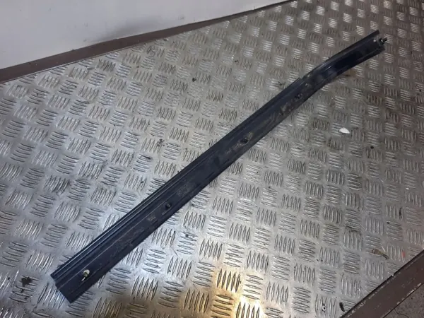 Volkswagen Routan liukuoven alaraide OEM NERA image 3