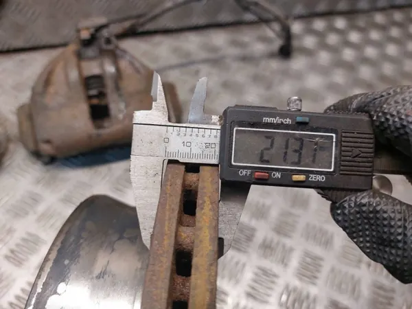 Gebrauchte Bremscheiben + Beläge + Bremssättel VW LT 35 image 4