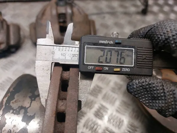 Gebrauchte Bremscheiben + Beläge + Bremssättel VW LT 35 image 5
