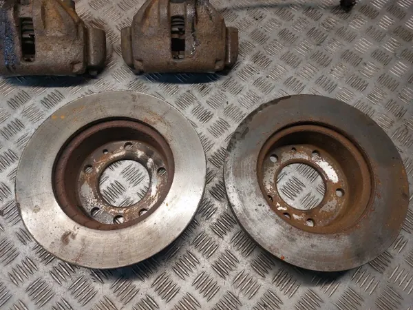 Gebrauchte Bremscheiben + Beläge + Bremssättel VW LT 35 image 6