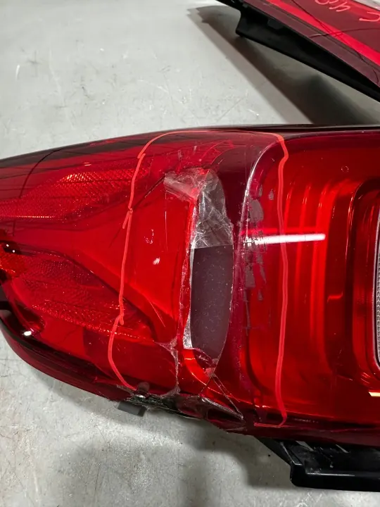 Volvo XC40 Farol traseiro esquerdo OEM 31446790 image 3