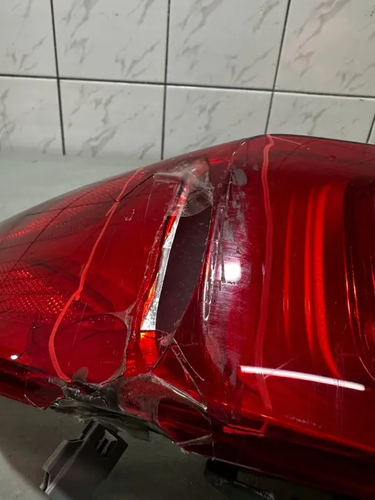 Volvo XC40 Farol traseiro esquerdo OEM 31446790 image 4