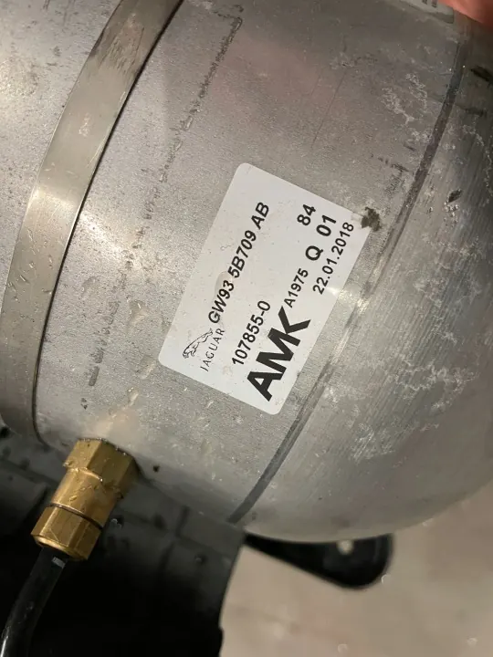Jaguar XJ X351 Luftfjädring tank OEM GW93-5B709-AB image 3