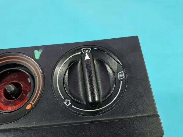 Console panneau ventilation Audi 80 B4 OEM IMPRK1592856 image 3
