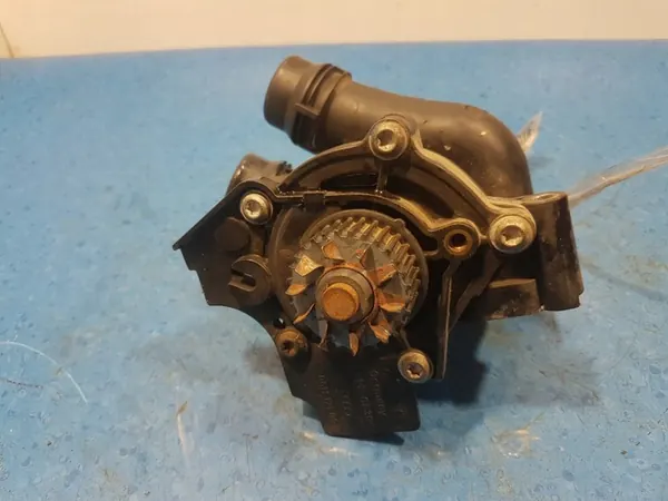 AUDI A5 8T 2.0 TFSI Vattenpump 06J121026G image 3