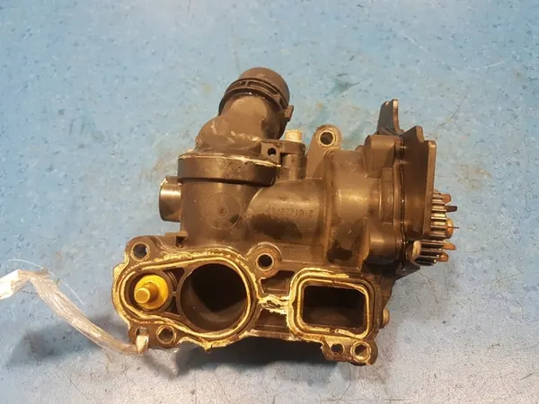 AUDI A5 8T 2.0 TFSI Vattenpump 06J121026G image 4