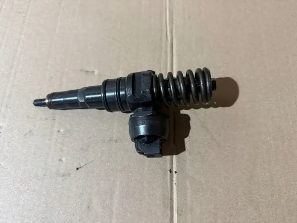 Injetor 07Z130073F VW T5 2.5 TDi image 1