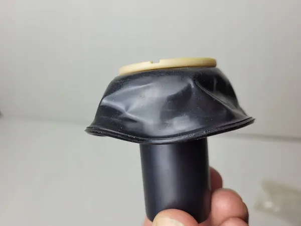 SUZUKI INTRUDER VS 1400 Kaasarin Kalvo OEM 13500-38A10 image 5