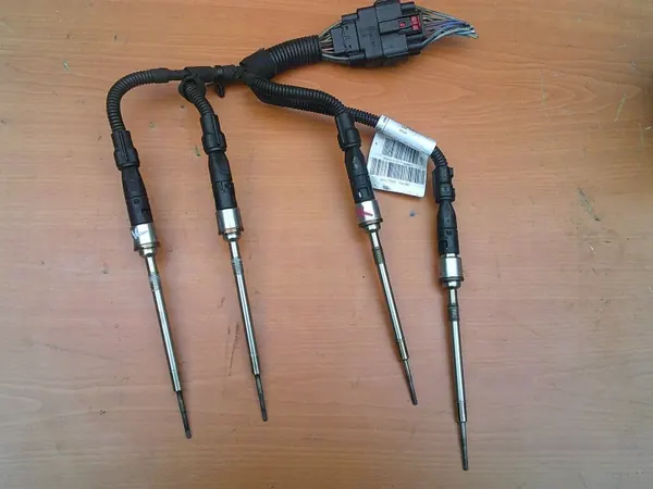 Hehkutulppa anturilla OEM 55579436 Opelille image 5