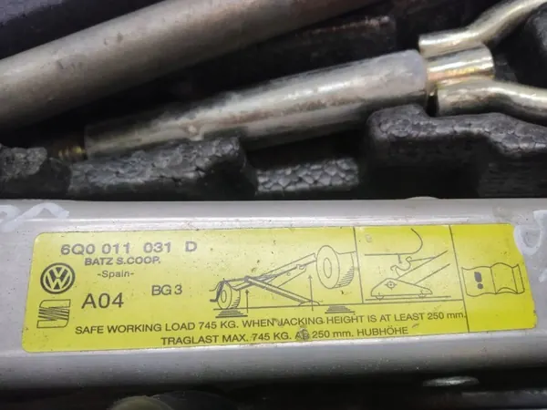 Cric auto SEAT Cordoba II OEM 6Q0011031D image 5