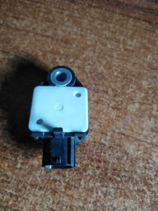 Toyota Auris II Aufprallsensor OEM 89173-02080 image 3