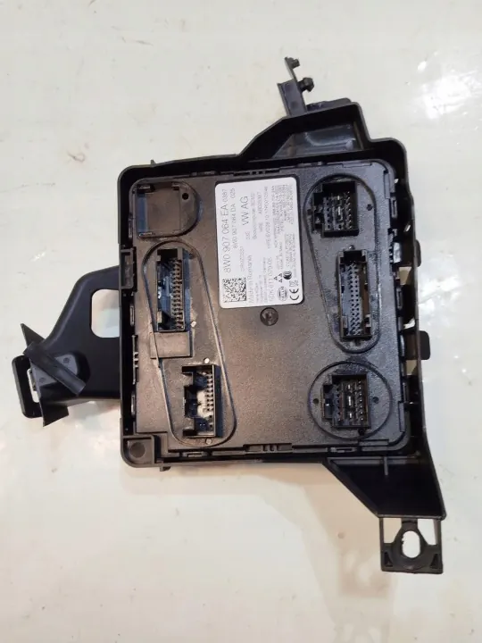Audi A4 B9 Mukavuusmoduuli OEM 8W0907064EA Käytetty image 2