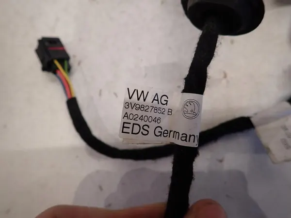 Baklucka ställdon vänster höger SKODA SUPERB III 2015- image 2