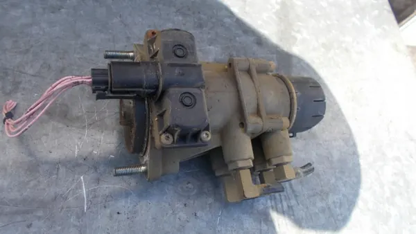 Pääjarruventtiili OEM 87765433 MAN TGS:lle image 2