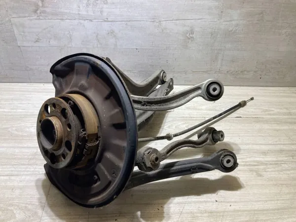 Pivot de roue arrière droit Mercedes C W204 2011 image 2