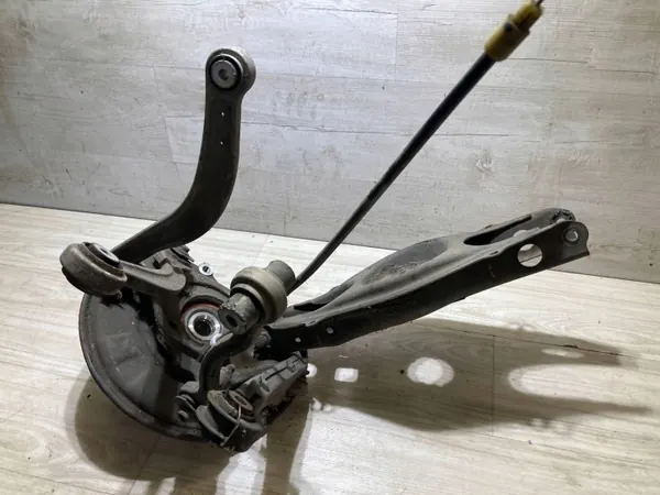Pivot de roue arrière droit Mercedes C W204 2011 image 3