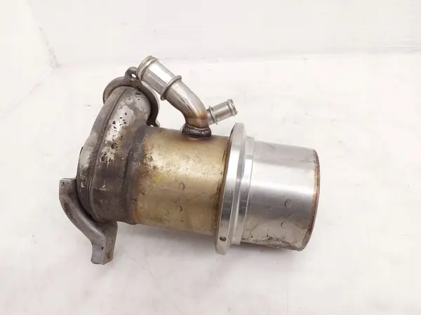 Volkswagen Caddy EGR Jäähdytin 04L131512G image 4