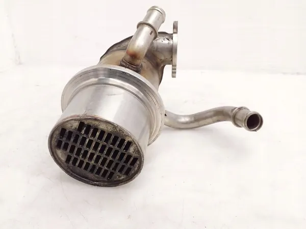 Volkswagen Caddy EGR Jäähdytin 04L131512G image 5