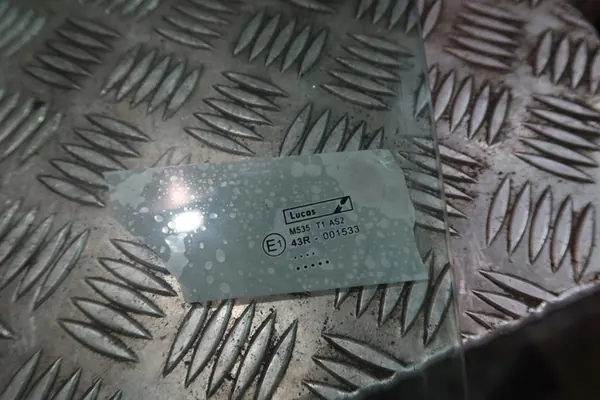 Vasemman etuoven ikkuna Dacia Sandero image 3