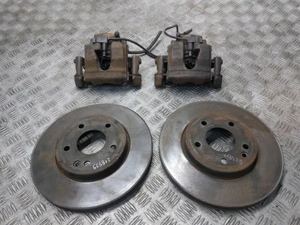 Framhjulsbromsskivor & Bromsok OEM Mercedes C208 CLK image 2