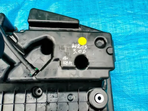 Tanque AdBlue Mercedes-Benz OEM A0994710475 - Usado image 3