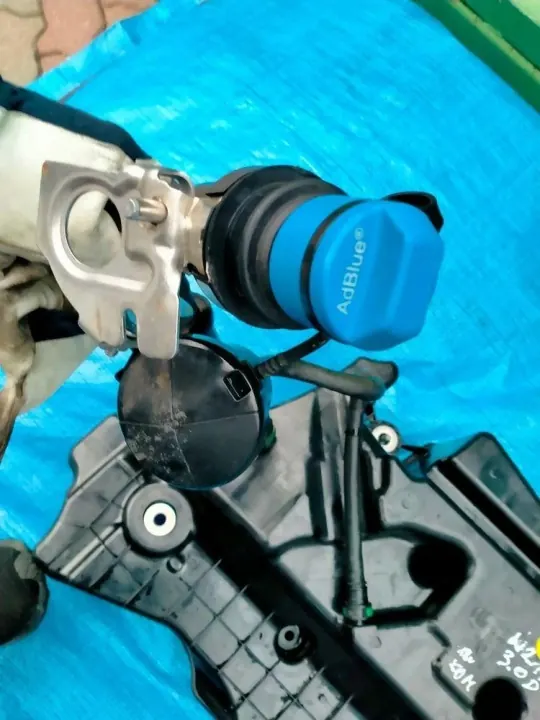 Tanque AdBlue Mercedes-Benz OEM A0994710475 - Usado image 6