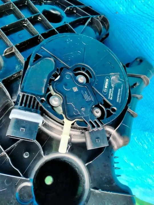Tanque AdBlue Mercedes-Benz OEM A0994710475 - Usado image 7