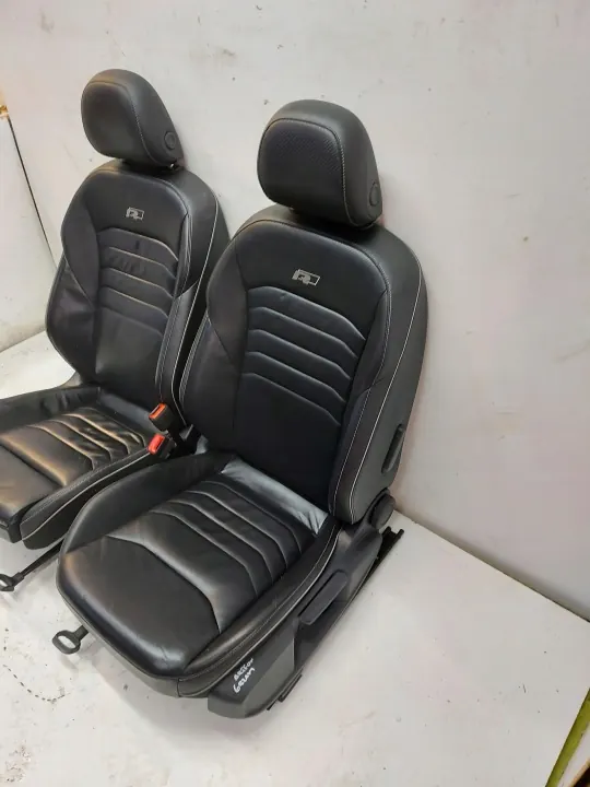 VWARTEONKANAPY18r Sièges Avant Arrière R-Line RHD image 3