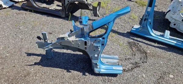 Nissan Note E12 Etu vasen lokasuoja OEM image 2