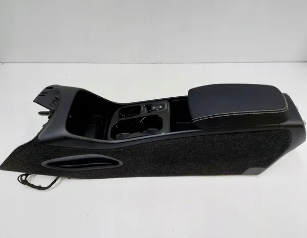 Accoudoir tunnel central Volvo XC40 OEM 32352198 image 2
