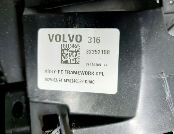 Accoudoir tunnel central Volvo XC40 OEM 32352198 image 10
