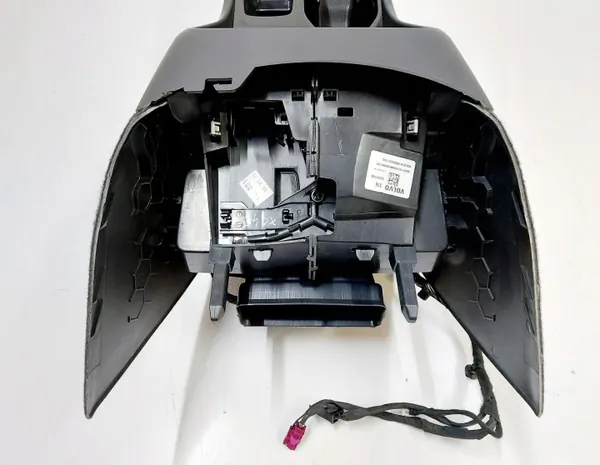 Accoudoir tunnel central Volvo XC40 OEM 32352198 image 6
