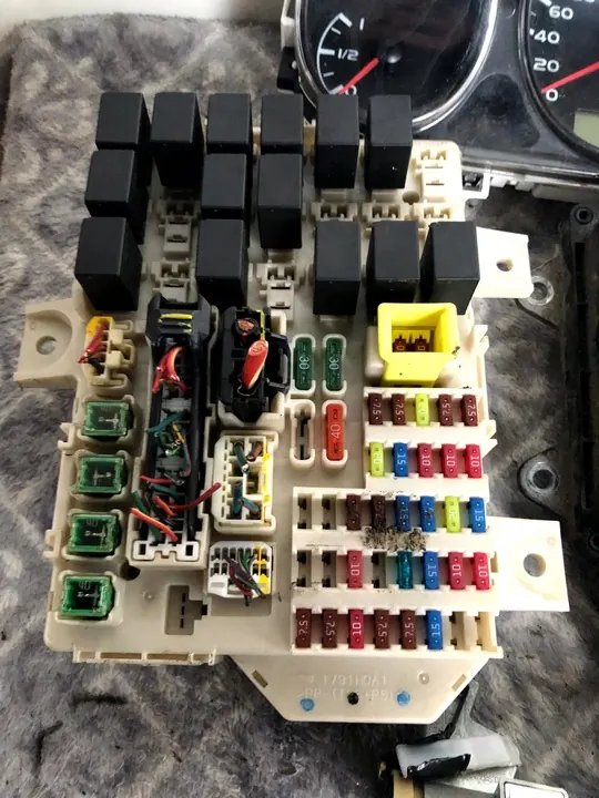 Moottorin ohjausyksikkö Mitsubishi Colt VI 1.3 95HV A1351505979 image 6