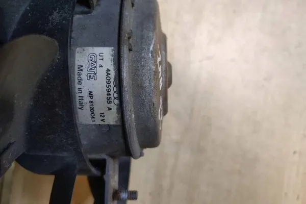 Framstöt fender AUDI 80 AVANT 2.0L bensin 1993 OEM image 2