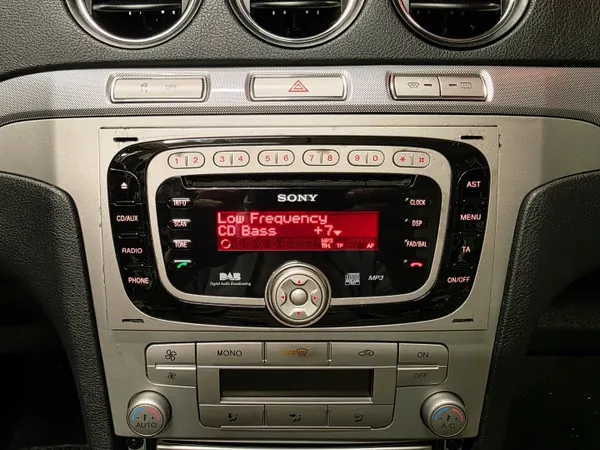 OEM 8V4T-18C939-LD Ford Radio Premium Äänijärjestelmä image 4