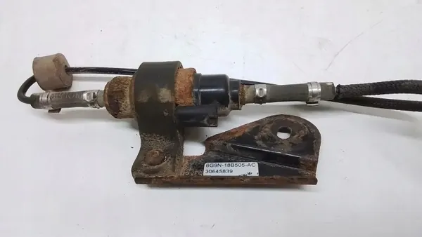 Pompe à carburant chauffage auxiliaire Volvo V70 OEM 30645839 image 4