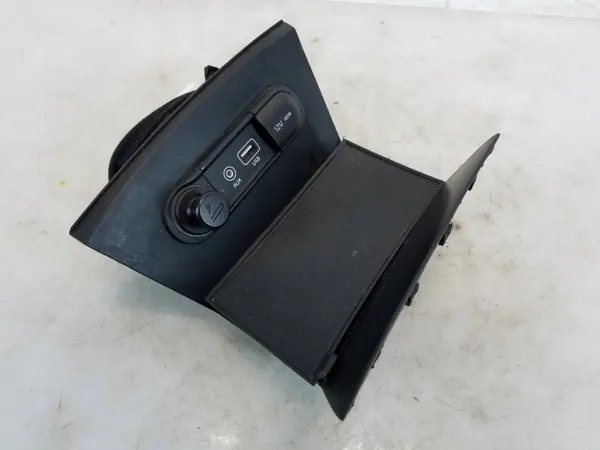 Tomada isqueiro USB/AUX OEM 96120-D4500 image 2