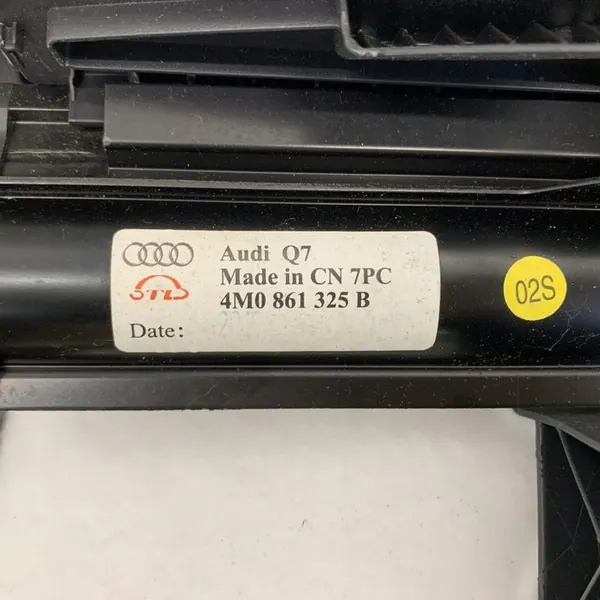 Audi Q7 4M Rear Trunk Liner with Sunshade OEM image 9