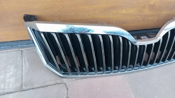 Skoda Superb II bumperrooster OEM 3T0 853 668 B image 3