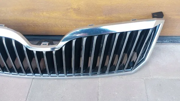 Skoda Superb II bumperrooster OEM 3T0 853 668 B image 4