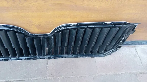 Skoda Superb II bumperrooster OEM 3T0 853 668 B image 7