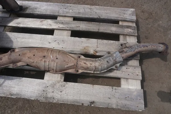 Coletor de escape Subaru Forester II OEM 44620AA540 image 5