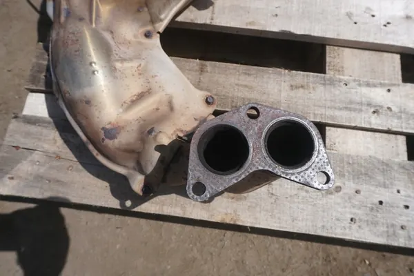 Coletor de escape Subaru Forester II OEM 44620AA540 image 8