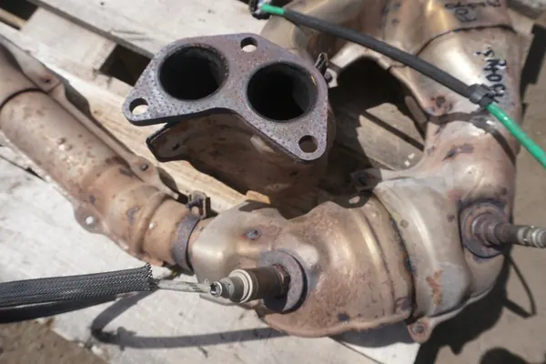 Coletor de escape Subaru Forester II OEM 44620AA540 image 9