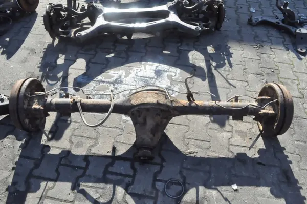 OEM 408564 Taka-akselin jousituspalkki Isuzu Rodeo D-Max image 2