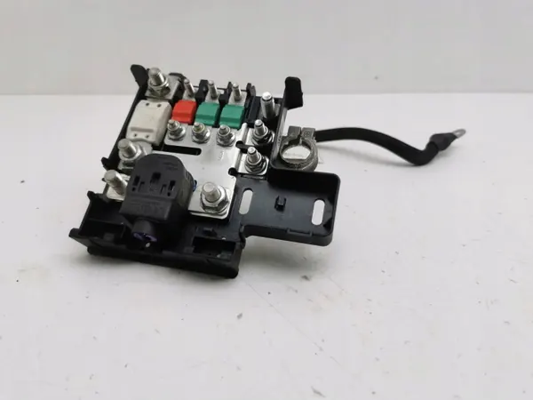 Batterierelais Maserati Ghibli 2014 OEM 06700065540 image 3